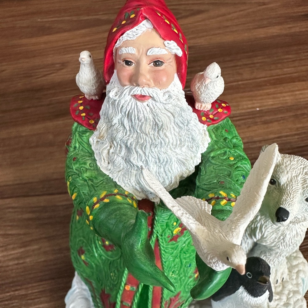 Vintage 1996 Lenox Santa's Gift of Peace figurine, designed by Lynn Bywaters - Picture 2 of 9